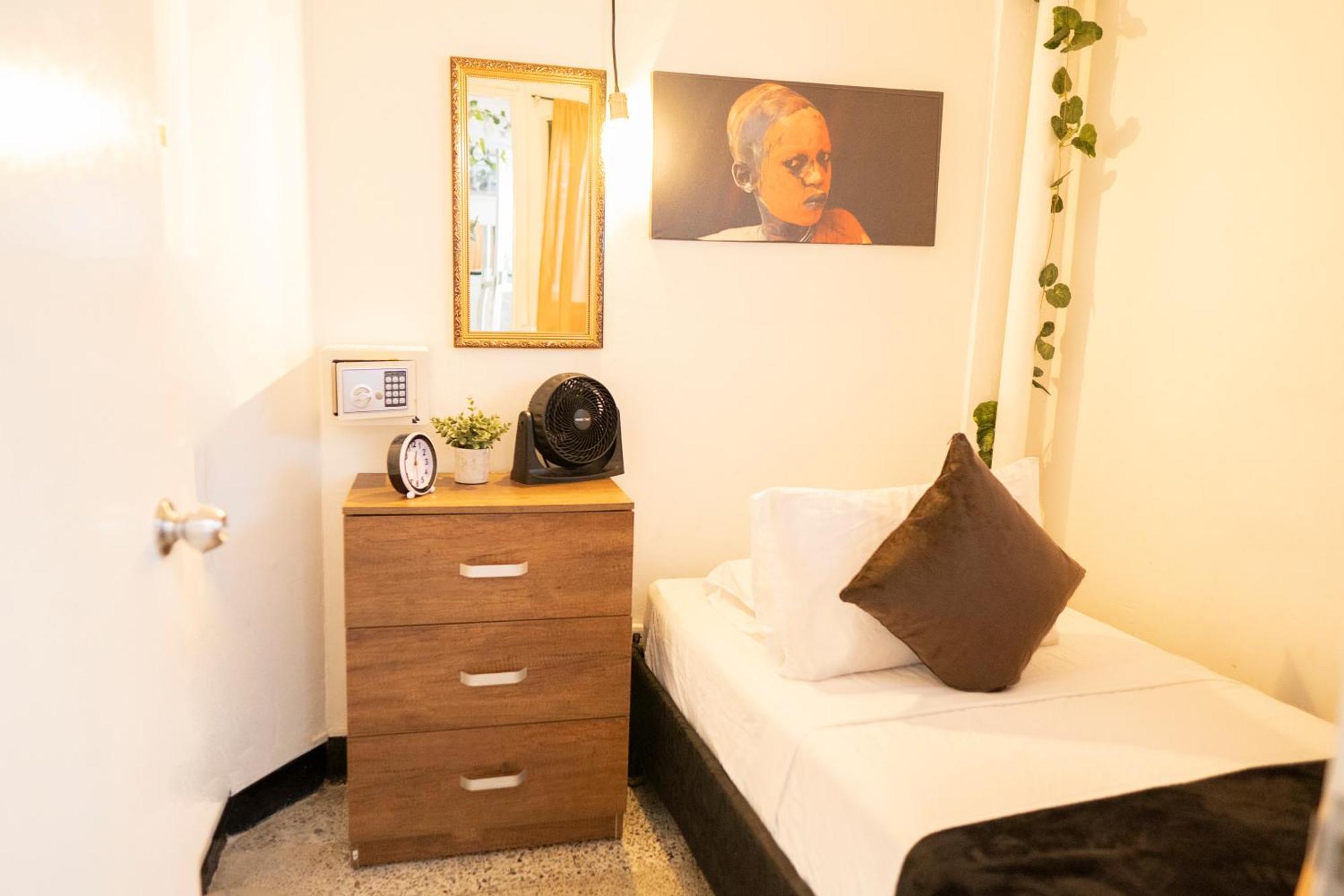 Africa House-Casa Hotel Laureles-La70 麦德林 外观 照片