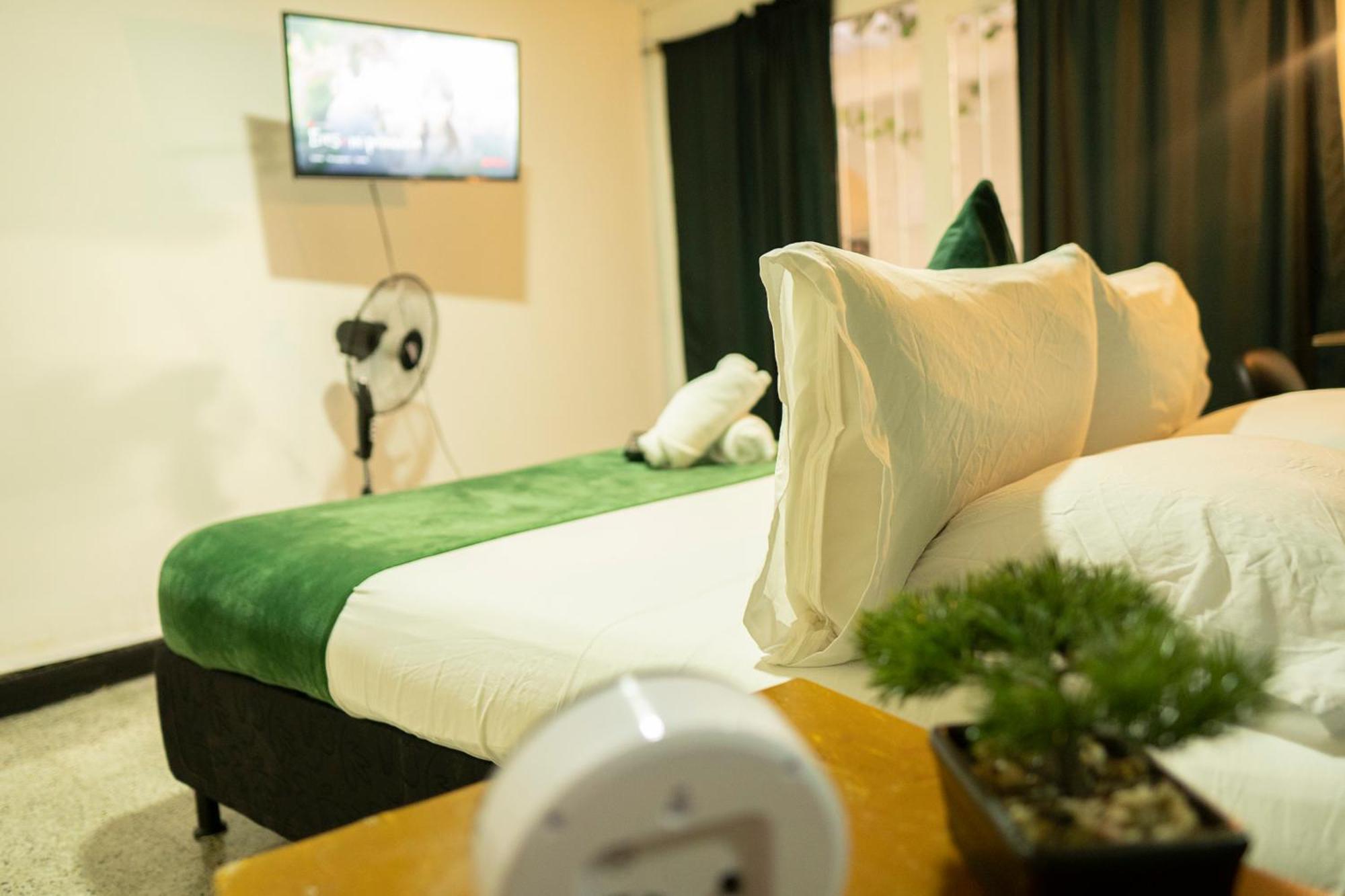 Africa House-Casa Hotel Laureles-La70 麦德林 外观 照片