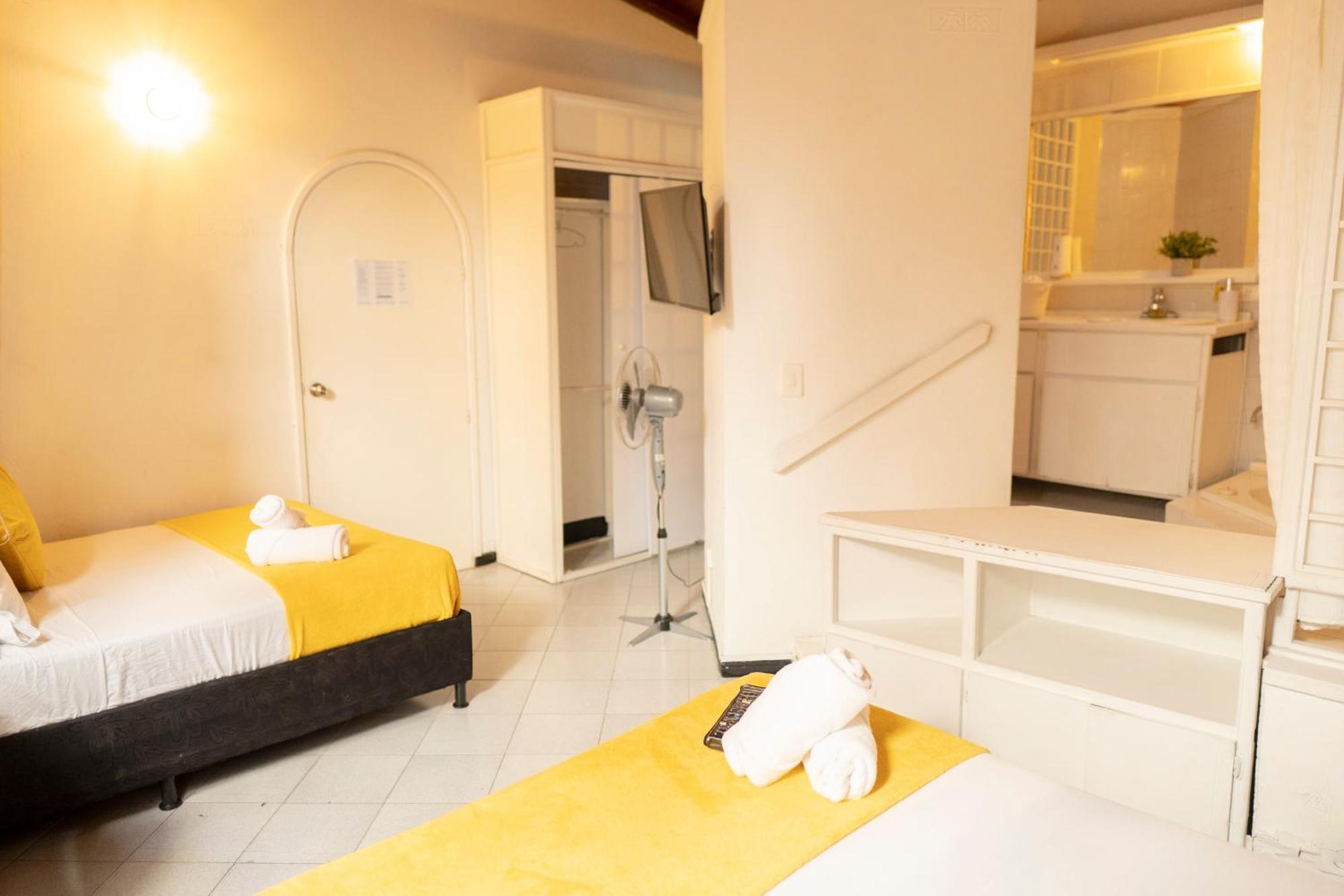 Africa House-Casa Hotel Laureles-La70 麦德林 外观 照片