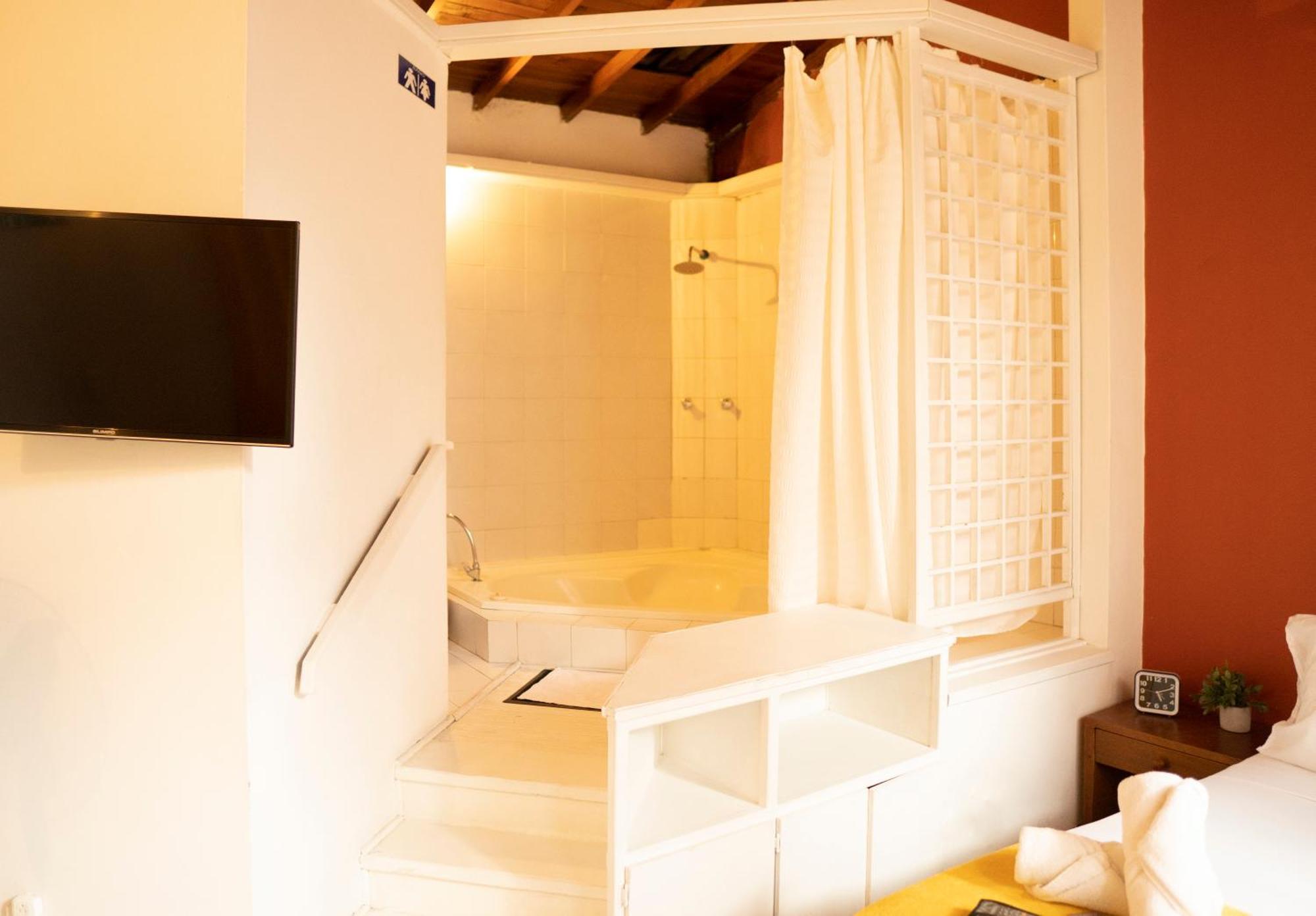 Africa House-Casa Hotel Laureles-La70 麦德林 外观 照片